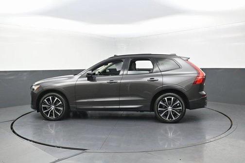 2023 Volvo XC60 B5 Plus Dark Theme