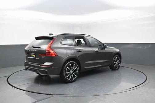 2023 Volvo XC60 B5 Plus Dark Theme