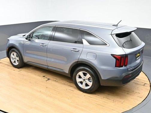 Everlasting Silver 2023 Kia Sorento LX
