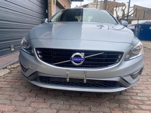 SILVER 2017 Volvo S60 T5 Dynamic