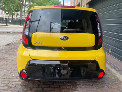 YELLOW 2016 Kia Soul +