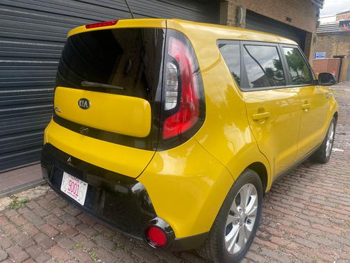 YELLOW 2016 Kia Soul +