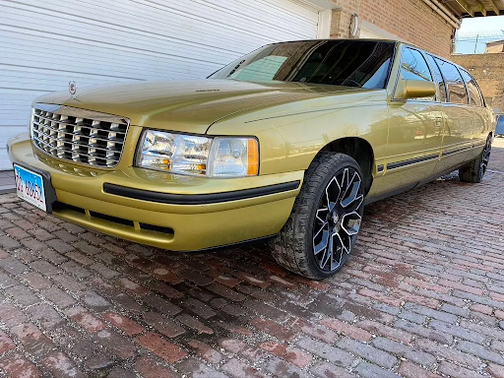 Photo 3 of 33 of 1999 Cadillac DeVille Limousine