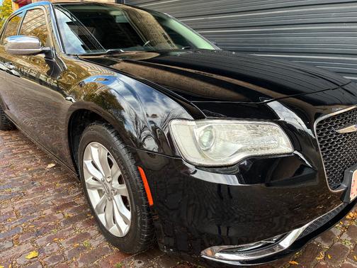 2019 Chrysler 300 Limited