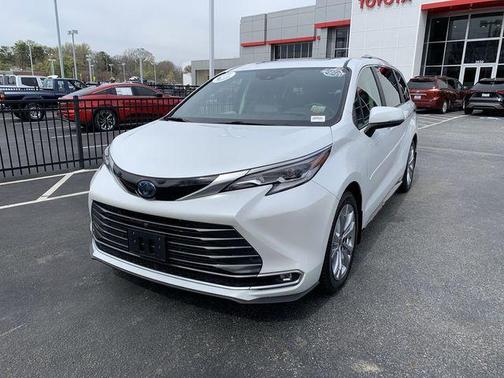2023 Toyota Sienna Platinum 7 passenger