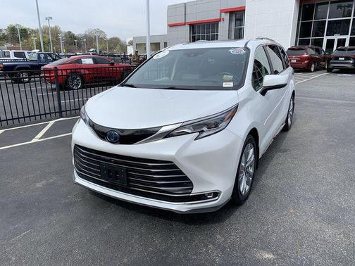 2023 Toyota Sienna Platinum 7 passenger