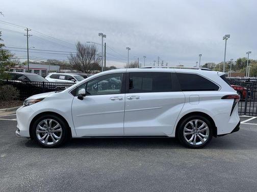 2023 Toyota Sienna Platinum 7 passenger