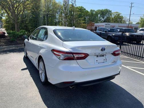 2020 Toyota Camry Hybrid XLE