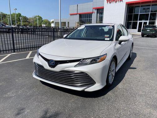 2020 Toyota Camry Hybrid XLE