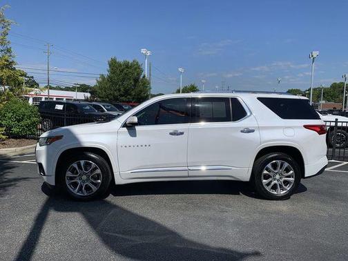 Iridescent Pearl Tricoat 2020 Chevrolet Traverse Premier