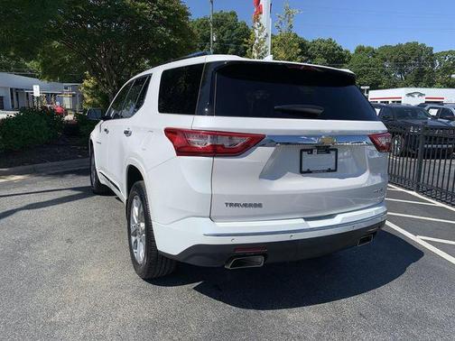 Iridescent Pearl Tricoat 2020 Chevrolet Traverse Premier