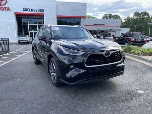 Midnight Black Metallic 2023 Toyota Highlander XLE