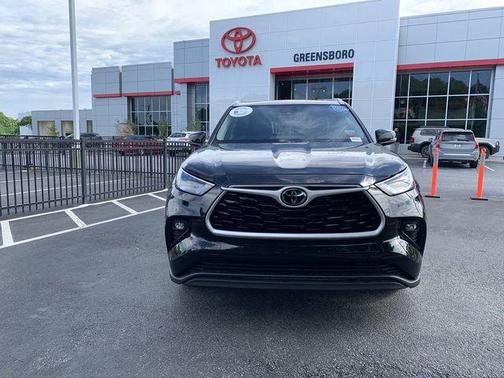 Midnight Black Metallic 2023 Toyota Highlander XLE