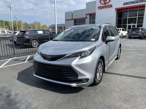 2025 Toyota Sienna XLE