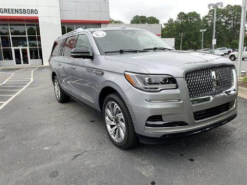 Silver Radiance Metallic Clearcoat 2024 Lincoln Navigator Reserve