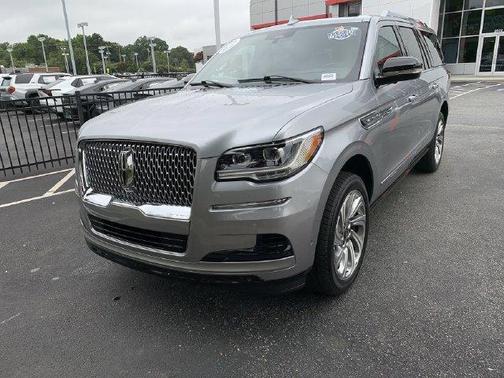 Silver Radiance Metallic Clearcoat 2024 Lincoln Navigator Reserve