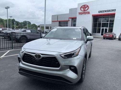 Celestial Silver 2025 Toyota Highlander XLE