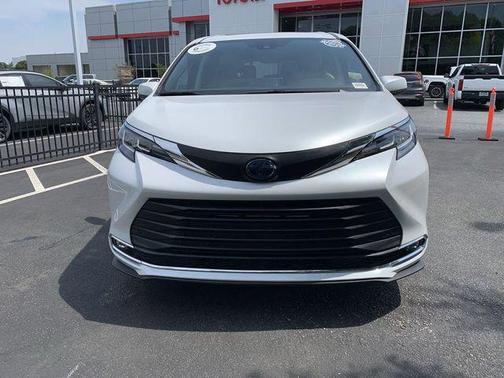 Wind Chill Pearl 2022 Toyota Sienna XLE