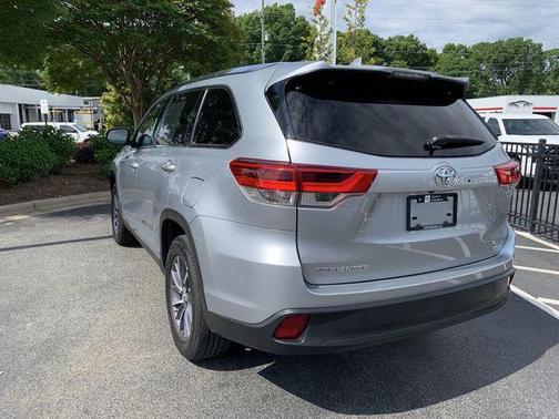 Celestial Silver Metallic 2019 Toyota Highlander XLE