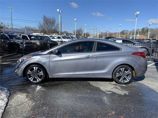 2013 Hyundai ELANTRA SE