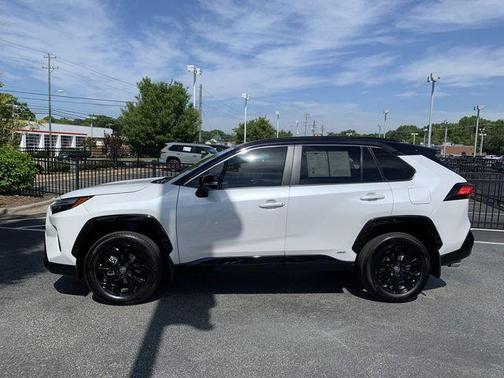 Wind Chill Pearl/Midnight Black Metallic 2025 Toyota RAV4 Hybrid SE