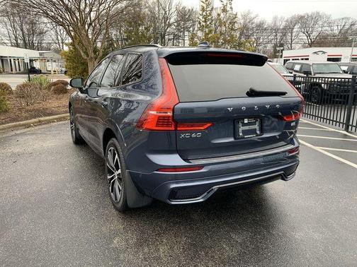 2023 Volvo XC60 B5 Plus Dark Theme