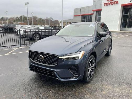 2023 Volvo XC60 B5 Plus Dark Theme