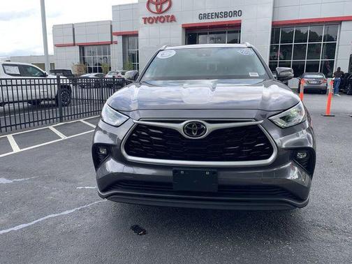 Magnetic Gray Metallic 2024 Toyota Highlander XLE
