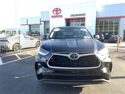 2023 Toyota Highlander Hybrid Bronze Edition