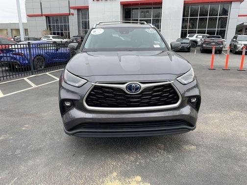 2022 Toyota Highlander Hybrid XLE