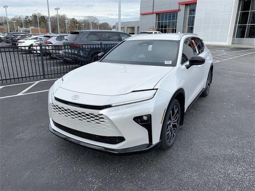 2025 Toyota Crown Signia XLE