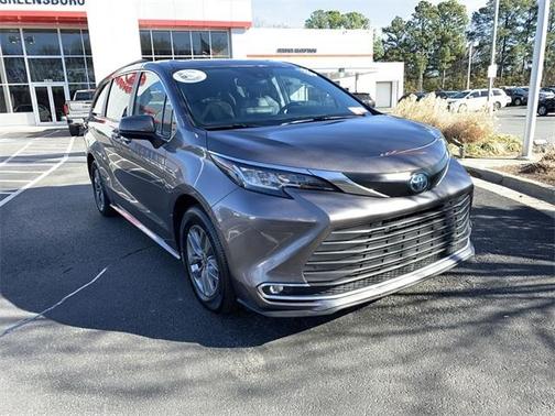 2022 Toyota Sienna XLE