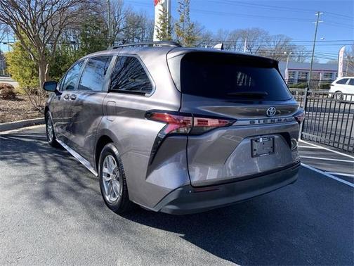 2022 Toyota Sienna XLE