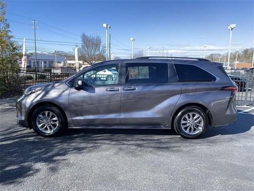 2022 Toyota Sienna XLE