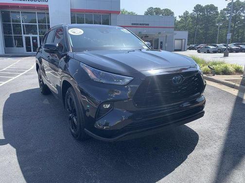 Midnight Black 2024 Toyota Highlander Hybrid XLE