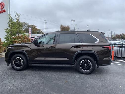 2023 Toyota Sequoia SR5