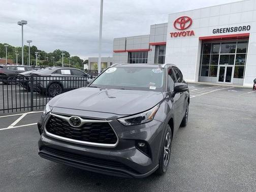 Magnetic Gray Metallic 2023 Toyota Highlander XLE