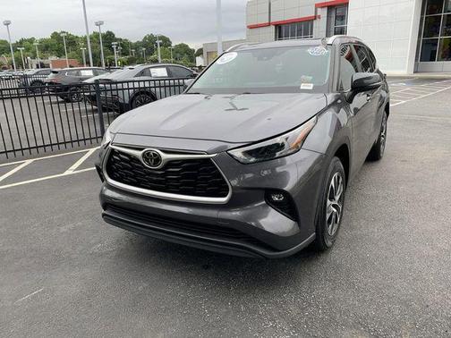 Magnetic Gray Metallic 2023 Toyota Highlander XLE
