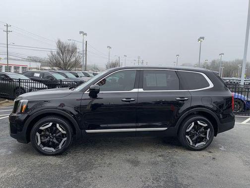 Ebony Black 2023 Kia Telluride S