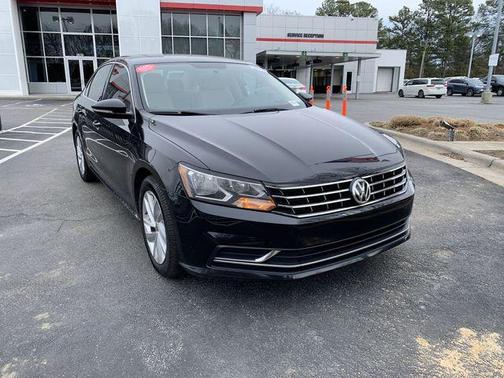 Deep Black Pearl Effect 2018 Volkswagen Passat 2.0T SE