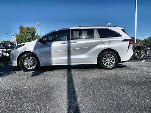 Wind Chill Pearl 2024 Toyota Sienna XLE