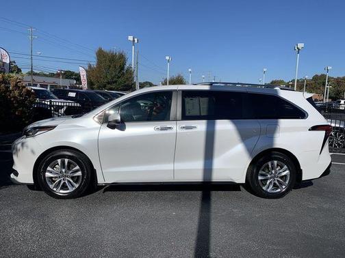 2023 Toyota Sienna Limited