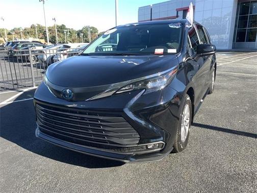 2025 Toyota Sienna XLE