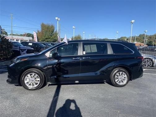 2025 Toyota Sienna XLE