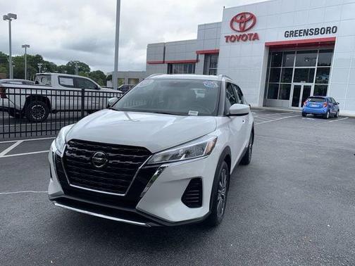 Aspen White Tricoat 2021 Nissan Kicks SV
