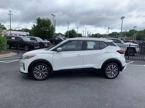 Aspen White Tricoat 2021 Nissan Kicks SV