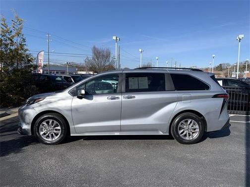 2025 Toyota Sienna XLE