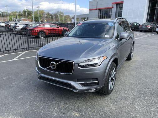 Gray Metallic 2018 Volvo XC90 T6 Momentum