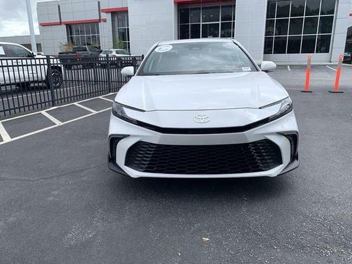 Ice Cap 2025 Toyota Camry SE