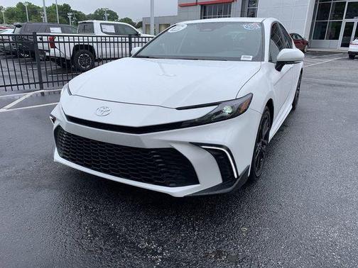 Ice Cap 2026 Toyota Camry SE